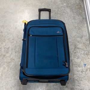 Skyway Navy Blue Roller Suitcase ✨Great Condition✨